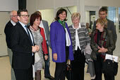 Thomas Guglhör ügyvezető, Maria Rita Zinnecker megyei elnök, Angelika Schorer tartományi parlamenti képviselő, Ursula Lax kerületi tanács alelnöke és Johann Gschwill, Halblech polgármestere az ept GmbH üzemlátogatásánBuchingben